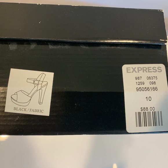 NWT Express - Black and White Peep Toe Platform Pumps, size 10 - Picture 12 of 16